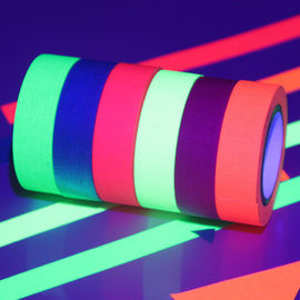 중국 UV 세트 수축이 감싼 까만 가벼운 네온 빛난 접착 테이프 6 색깔을 반작용하십시오 협력 업체
